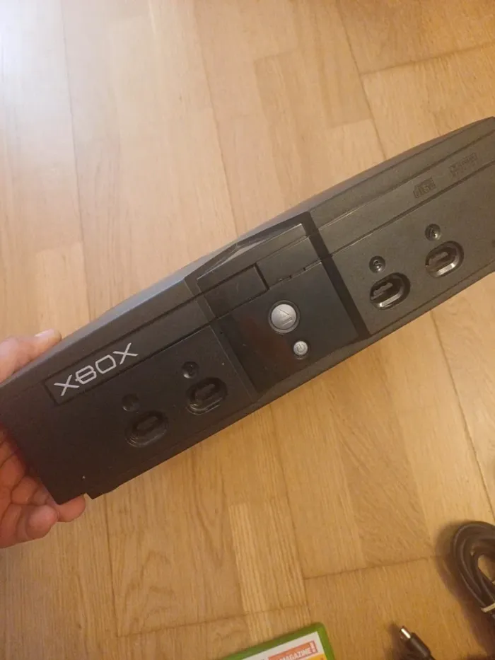 Xbox 1ère génération + Manette + 2 démos + câbles - photo numéro 3