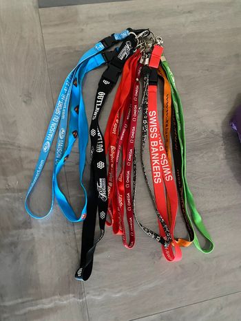 Lot cordon badge  ruban cou