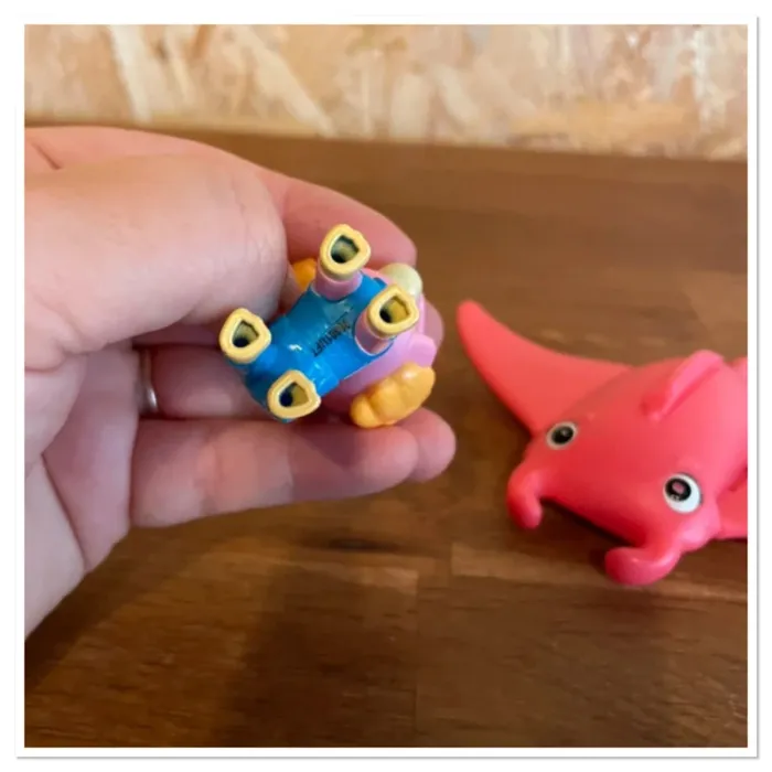 Idée Cadeau 🎁 Figurine Aqua Pups de Stella avec avec sa raie manta de la Pat Patrouille Paw Patrol - photo numéro 7