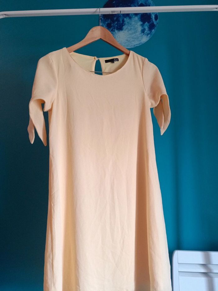 Robe jaune - photo numéro 2