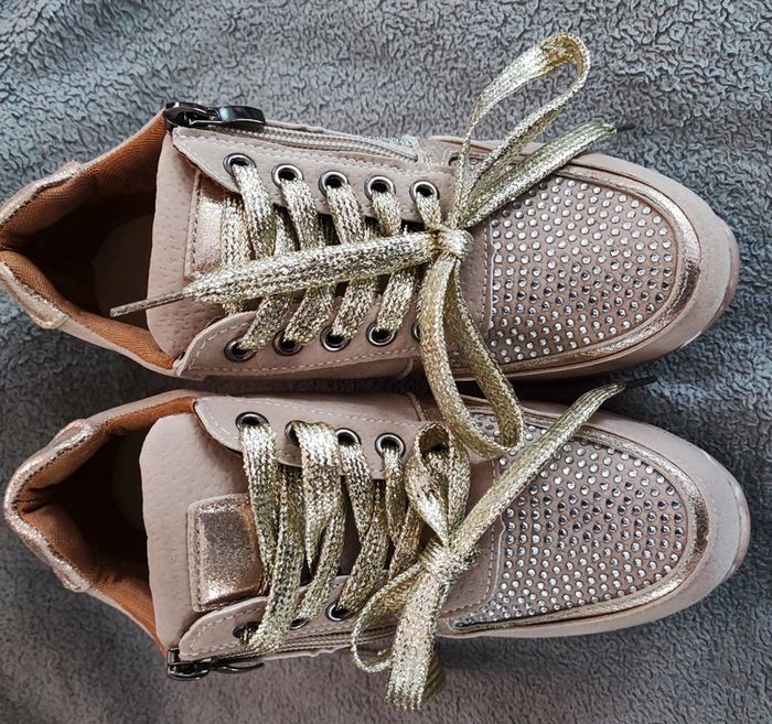 Baskets T36 taupe strass et doré. - photo numéro 2