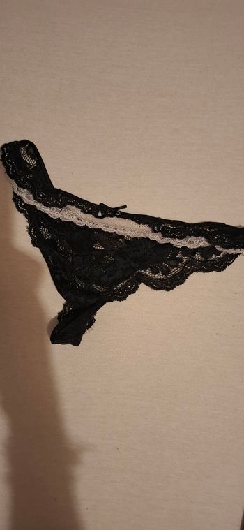 String dentelle  noire