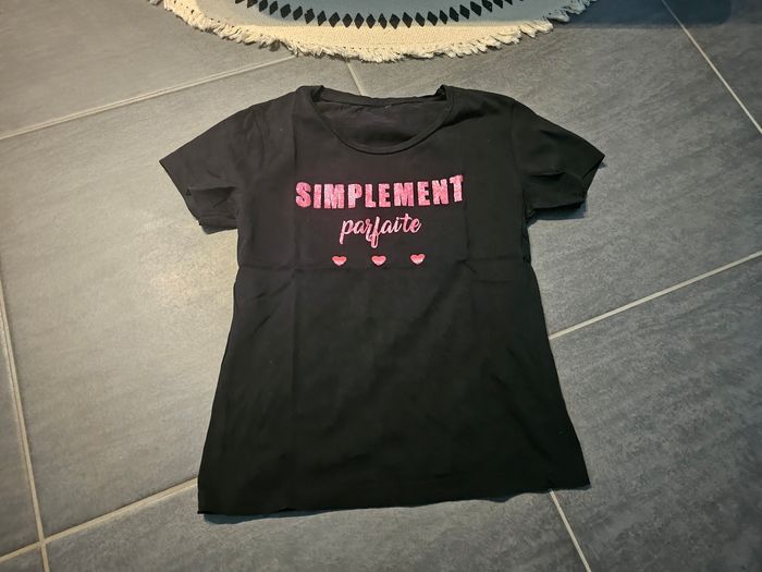 T-shirt fille 10 ans. .