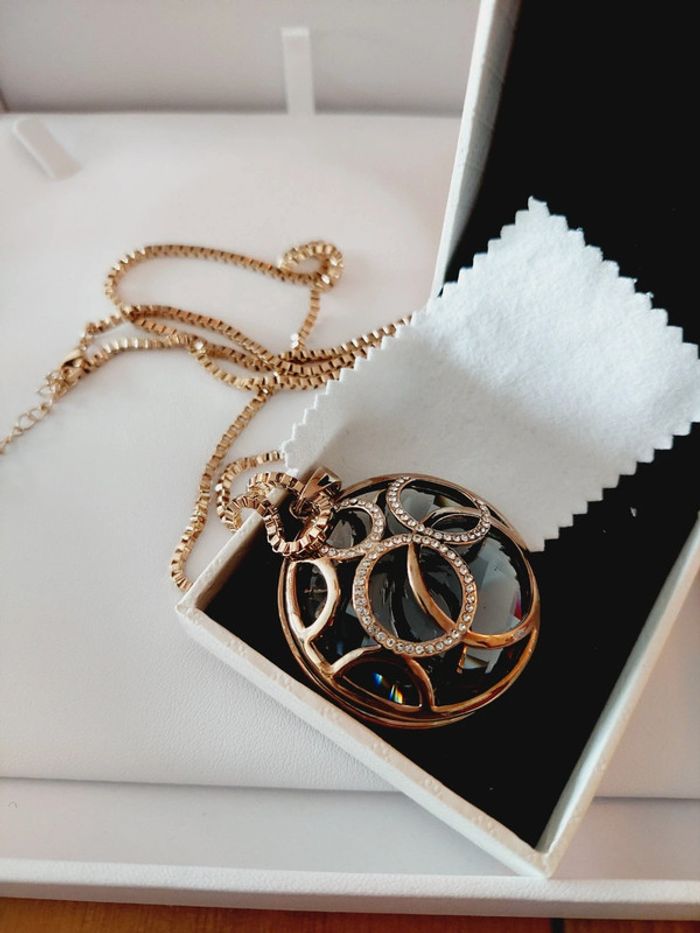 Très beau collier doré noir Marque 7 Ounces - photo numéro 2