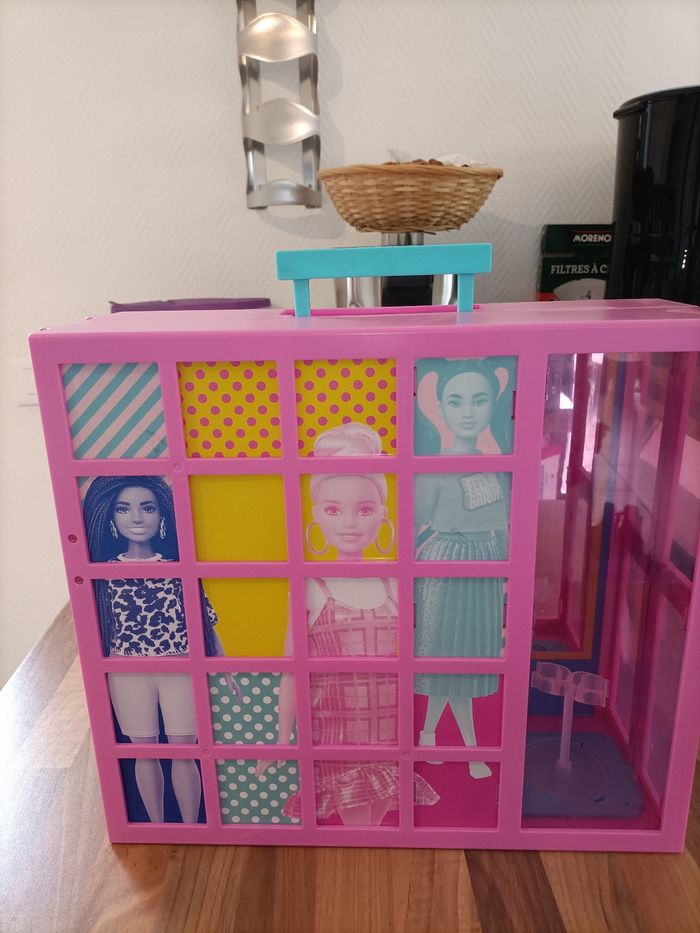 Dressing XXL Barbie + tenues et nombreux accessoires - photo numéro 8