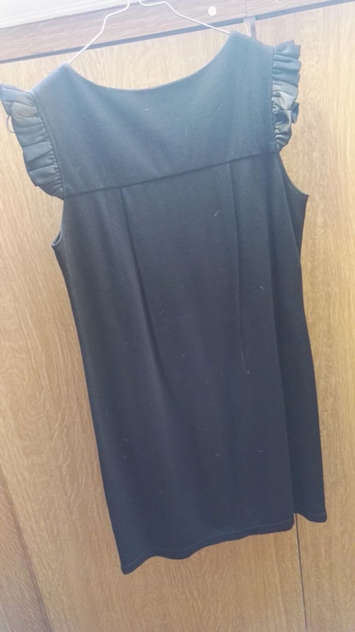 Robe noire bi matière avec chaînettes - photo numéro 3