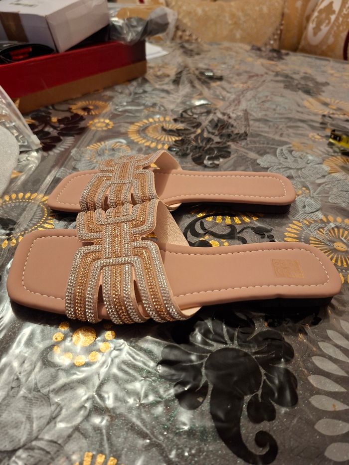 Sandale femme taille 37 neuf prix 6 euro - photo numéro 2