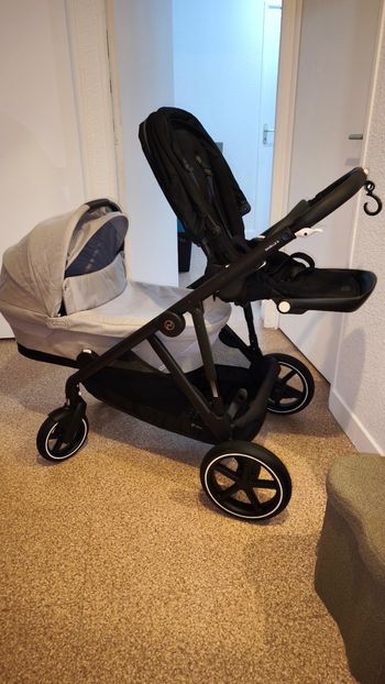 Pack poussette cosy assise nacelle a récupérer aubagne et alentours