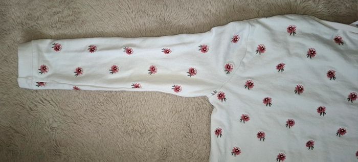 Pull blanc avec des fleurs rose 10 ans tao - photo numéro 8