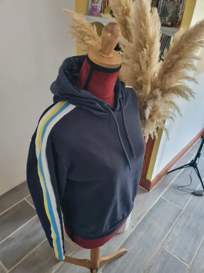 Sweat à capuche femme 🚺 36 - photo numéro 2