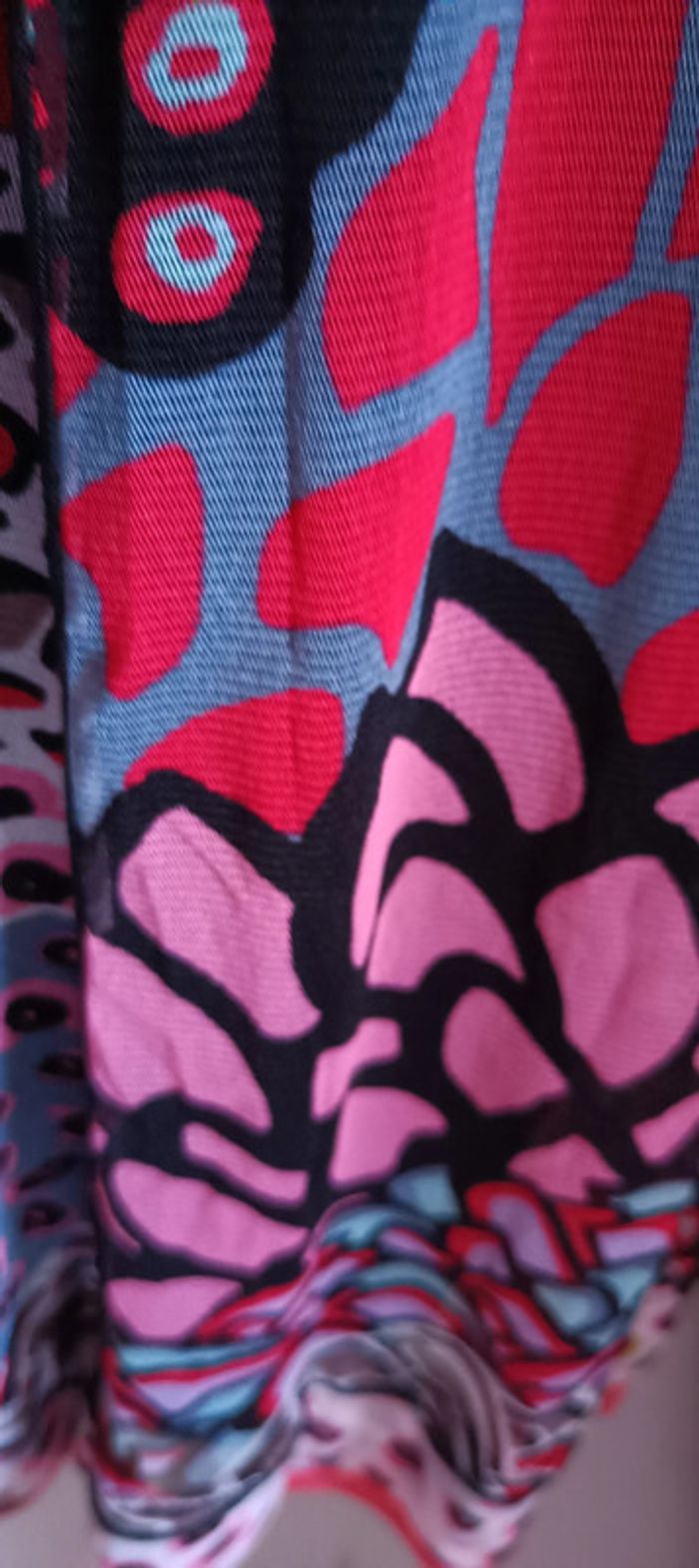 Jolie robe colorée avec perles brodées - photo numéro 8