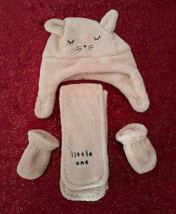 Ensemble bonnet/écharpe et moufles de 41 cm