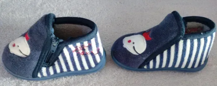 Chaussons bleu & blanc taille 19 (réf perso N20)(familleac72) - photo numéro 2