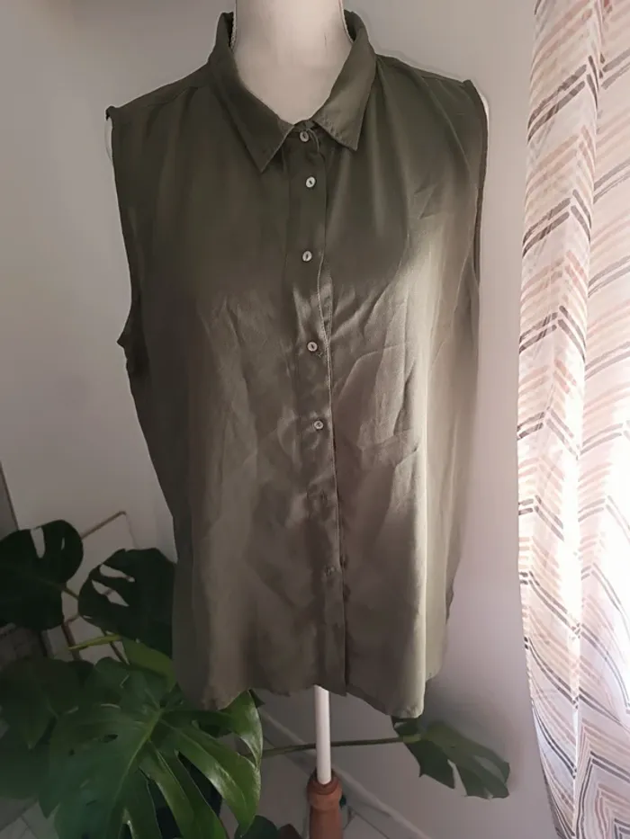 🎀 chemisier sans manche vert kaki taille 48 🎀
