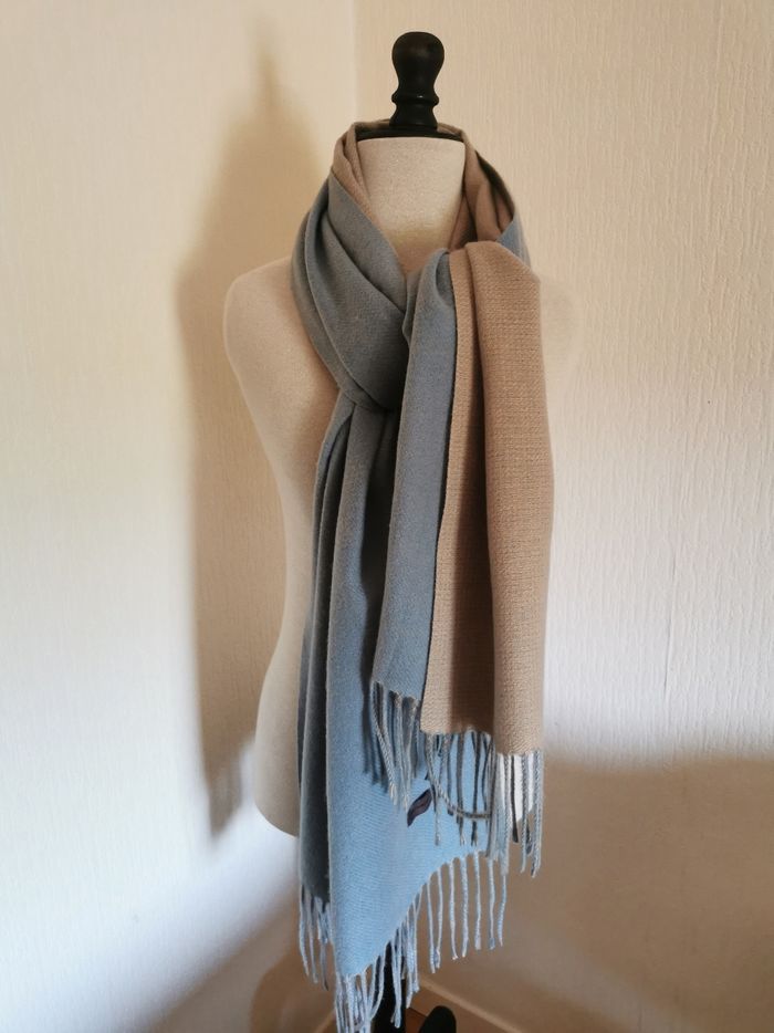 Grande écharpe beige et bleu clair Double M Milano