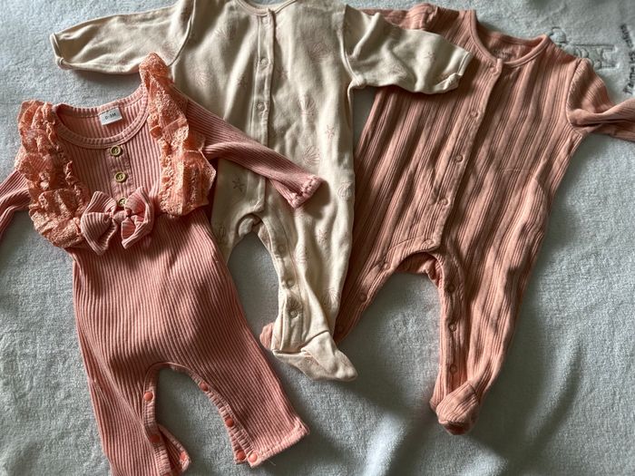 Lot de vêtements fille 3 mois - photo numéro 2