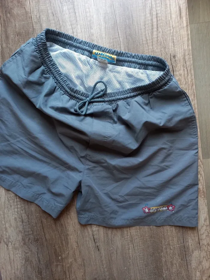 Short homme T. 42 - photo numéro 2