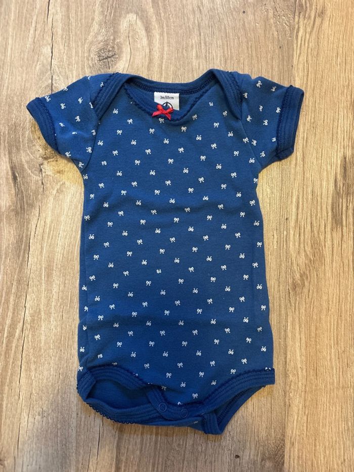 Lot 4 bodies manches courtes 3 mois Petit Bateau - photo numéro 2