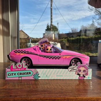 Voiture L.O.L. Surprise City Cruiser avec 1 poupée exclusive