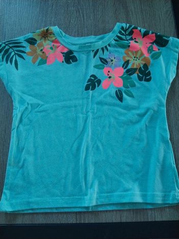 Tee shirt bleu a fleur