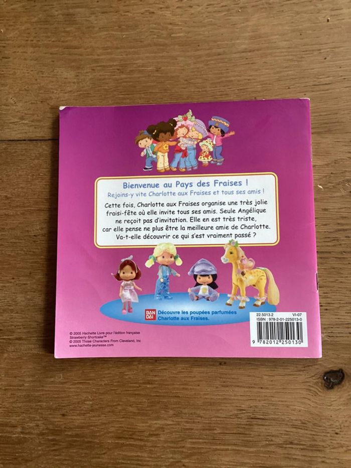 Livre « Charlotte aux fraises invite ses amis » - photo numéro 2
