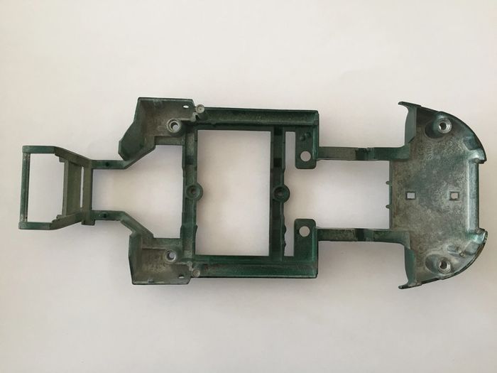 Carcasse inférieure pièce détachée miniature jaguar type E 1961 1/18 burago #A39