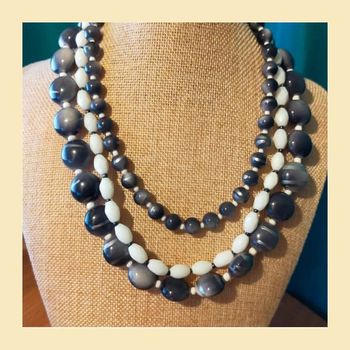 Collier 3 rangs perles gris et blanc – style élégant & rétro