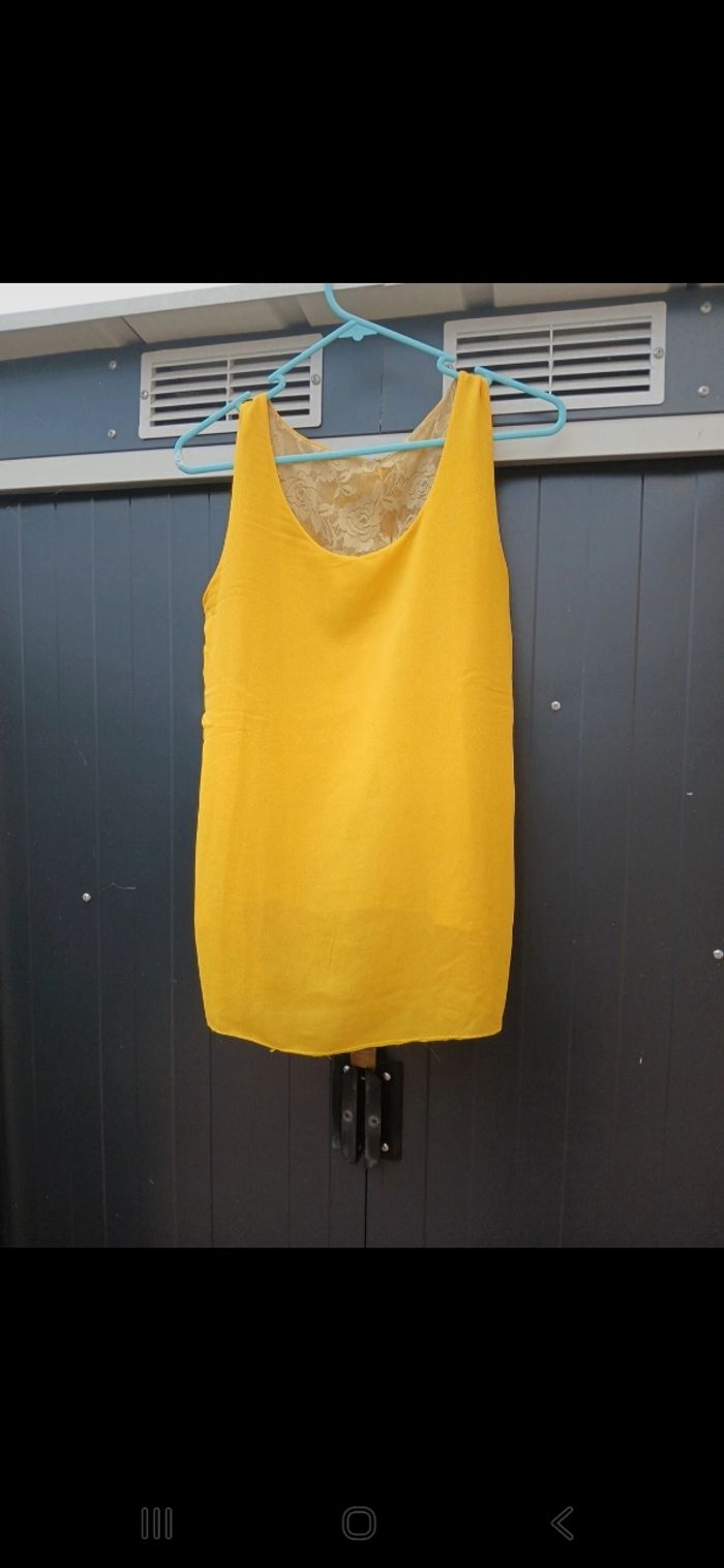 Haut jaune