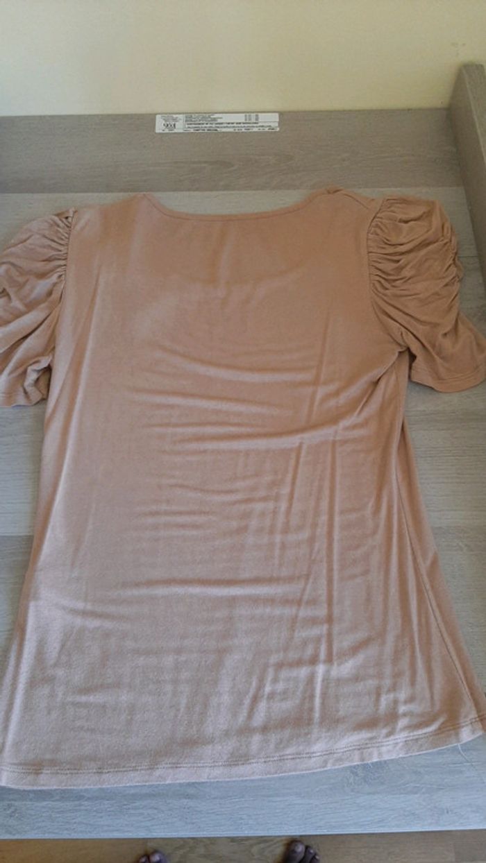 Tshirt caramel avec noeud doré - photo numéro 4