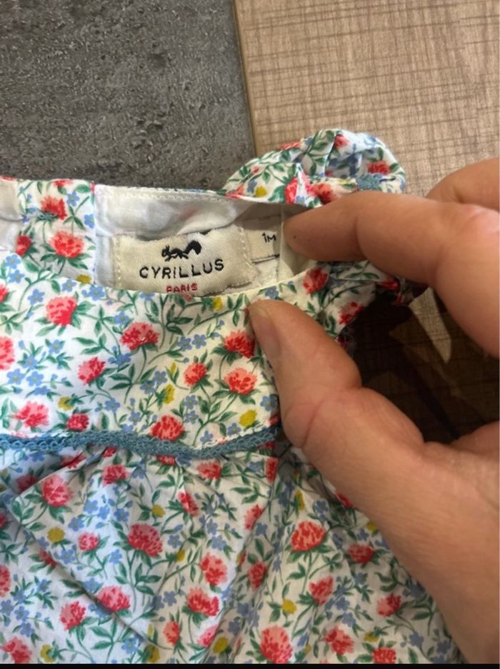 Chemise à manches courtes à fleurs bebe taille 1 mois cyrillus - photo numéro 2