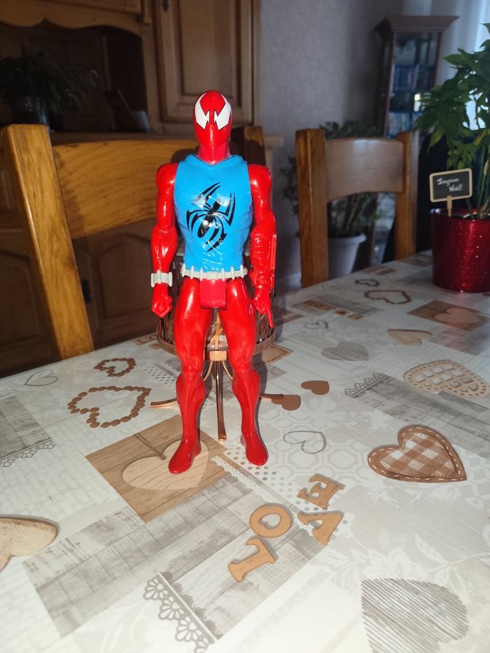 Figurine spiderman