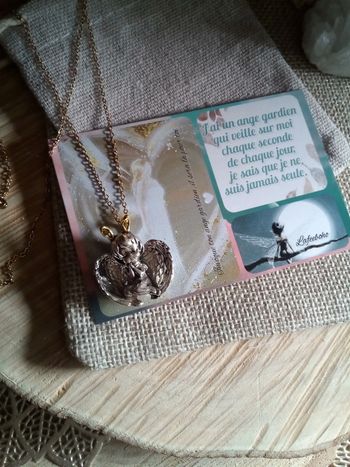 Collier petit ange et sa carte