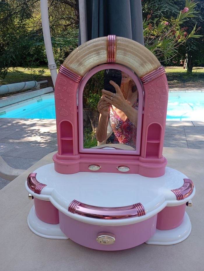Coiffeuse barbie et ses accessoires - photo numéro 2