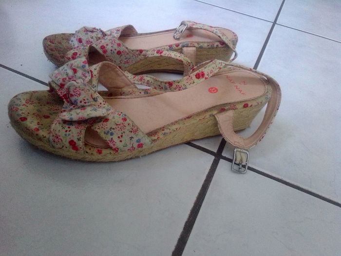 Lot de 3paires de chaussures taille 33(chaussons Bellamy, sandalette nafnaf,chaussures de randonnée) - photo numéro 4