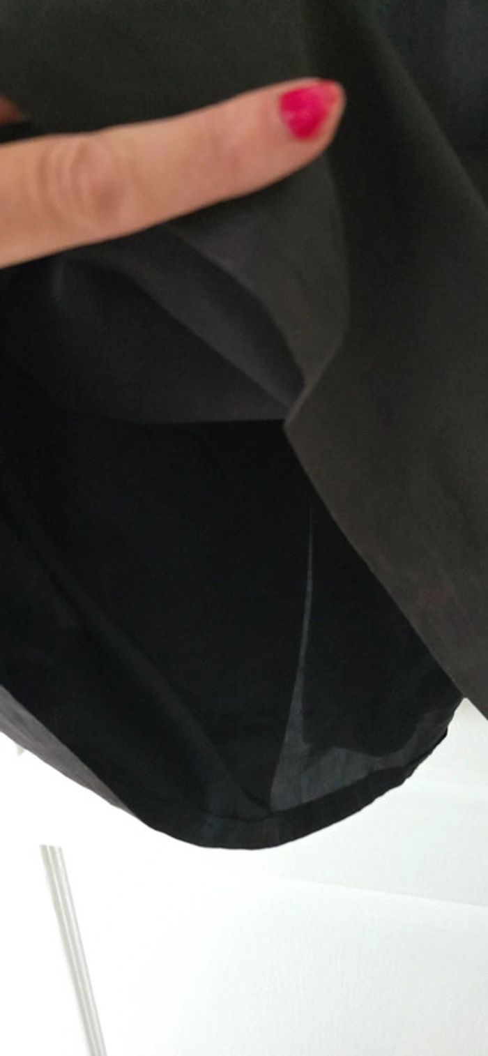 Petite robe noire avec poche marque Caroll 25%soie - photo numéro 12