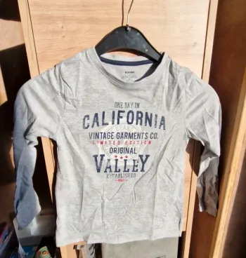 Sweat léger gris 8ans