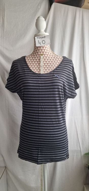 Tee-shirt, noir à rayures grises, en très très bon état, en coton &elasthanne,