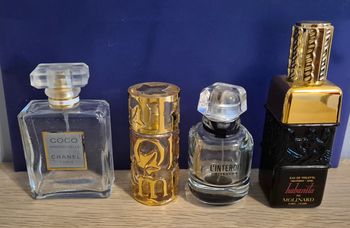 Lot de 4 bouteilles de parfum vide