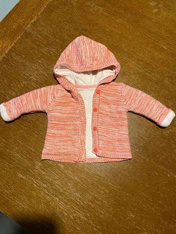 Gilet rose à capuche