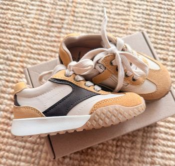 Baskets Vertbaudet taille 25