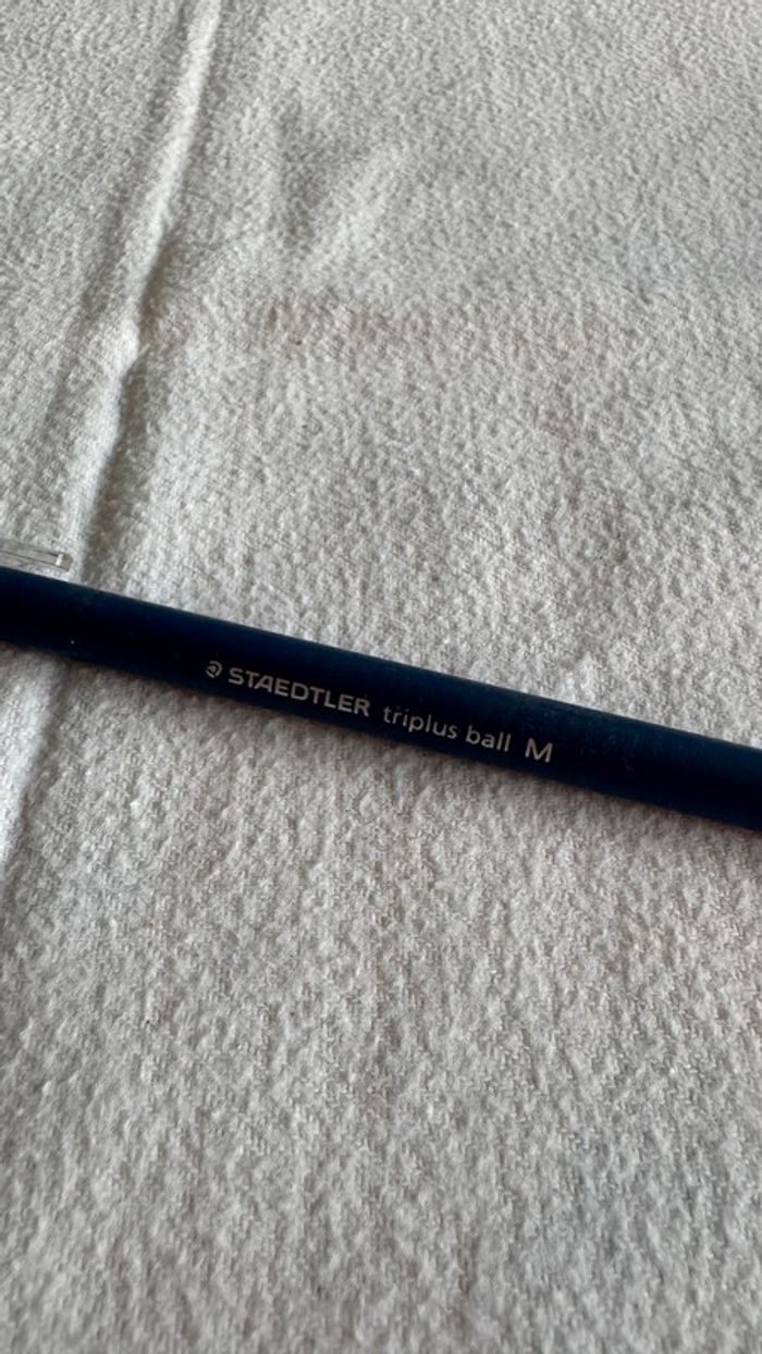 Stylo bleu Steadtler Triples ball M - photo numéro 2