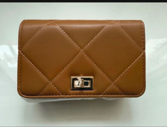 Jolie sac à main femme / pochette femme couleur camel tout neuf