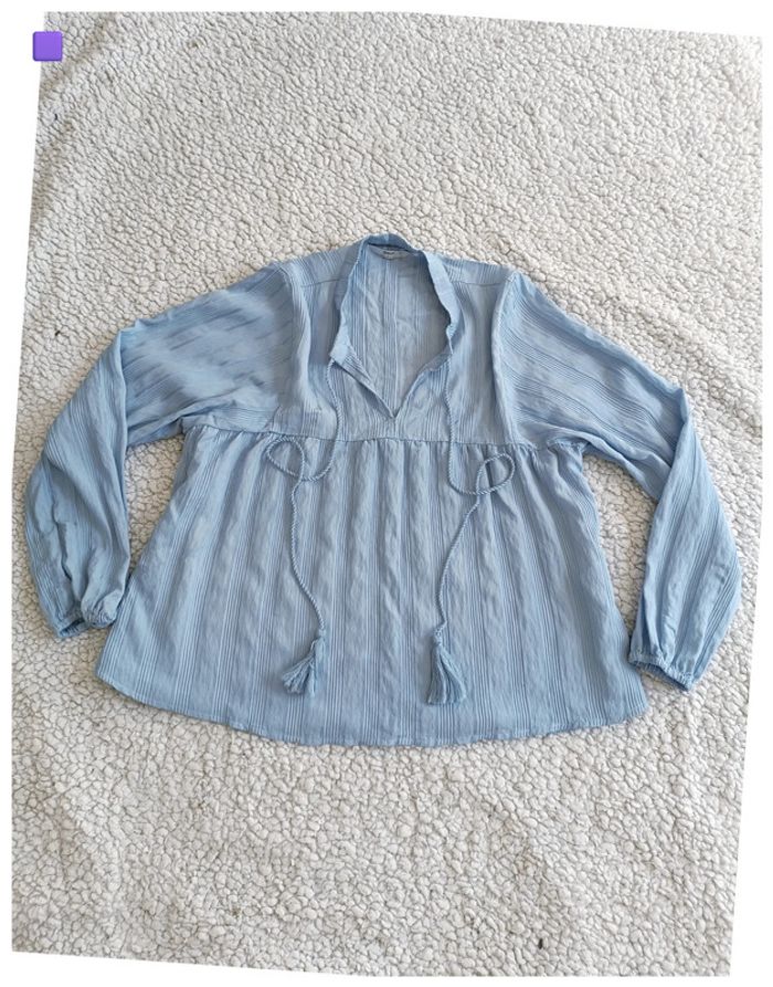 Chemisier bleu clair à manches longues – style bohème, romantique, casual