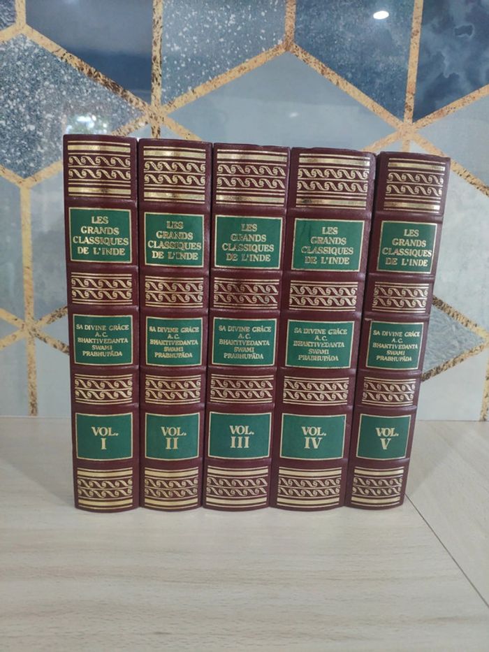 Lot de 5 tomes les grands classiques de l'Inde Bhagavad gita bhakti yoga Krishna Srimad Bhagavatam