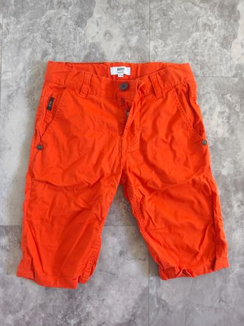 Short orange Hugo Boss taille 8 ans