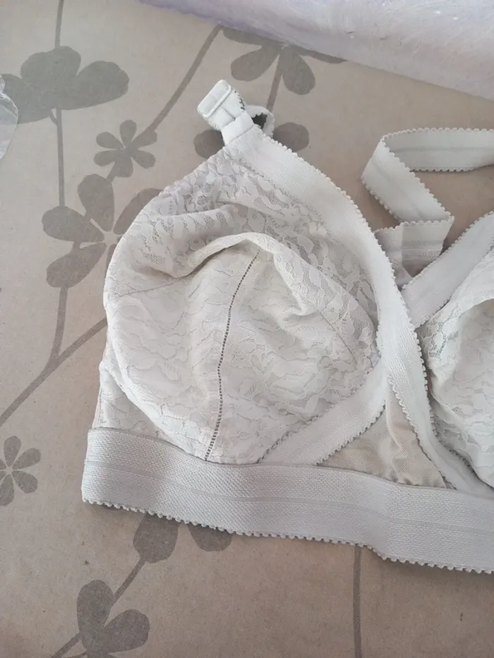 👵soutien gorge blanc gris Playtex 120D - photo numéro 2