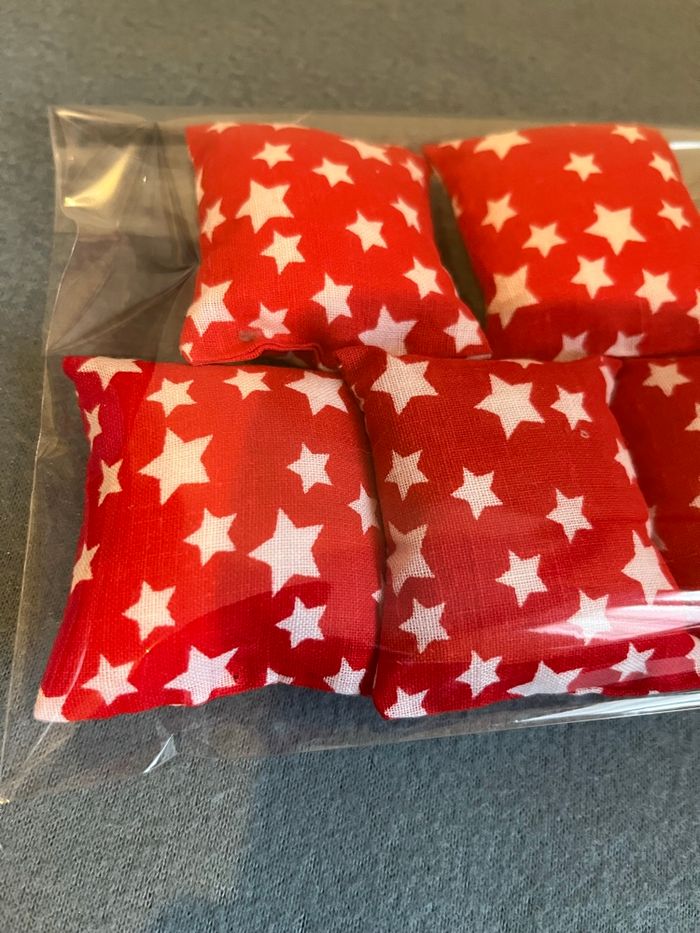 Lot 4 coussins pour barbie Neuf - photo numéro 2