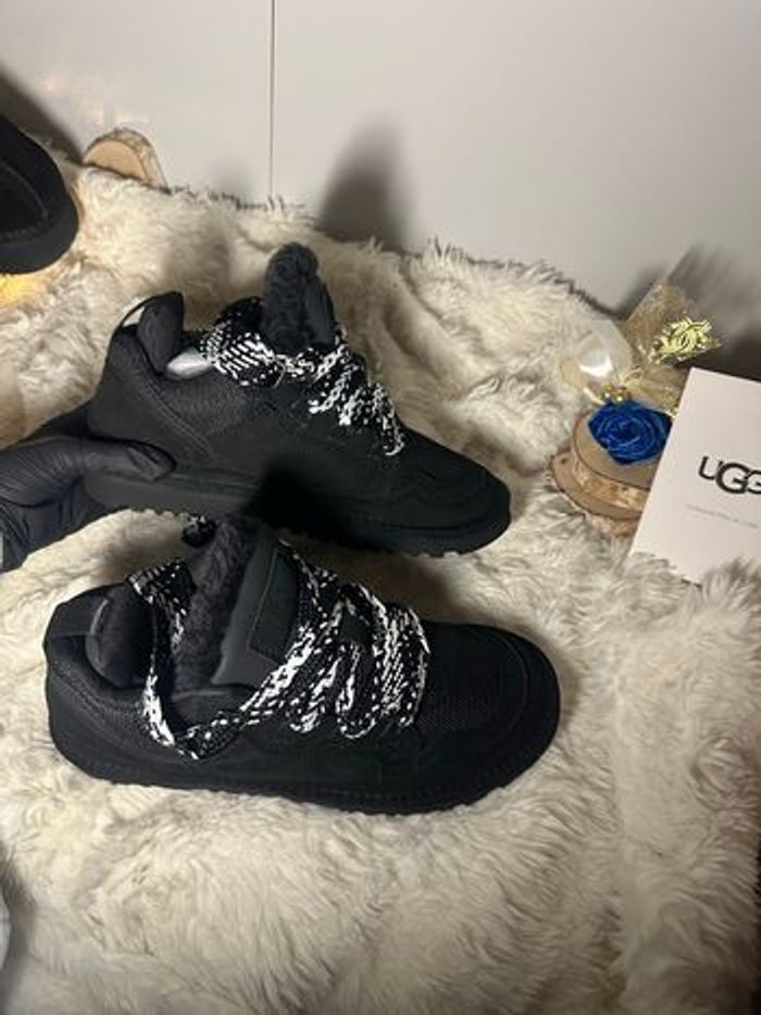 UGG LOWMEL NOIR - TAILLE 39 - photo numéro 3