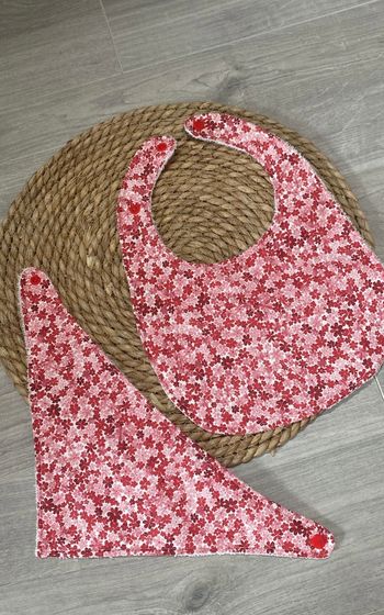 Lot 2 bavoirs liberty rouge fait main