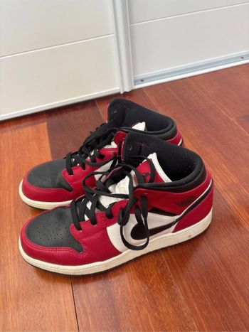 Jordan 1 mid chicago toe